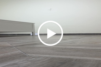 Ich pinkel in ein Glas und masturbiere