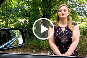 BIG-ASS T**n LINA - Auto-Sex mit C******e