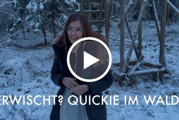 LuckyLucy18: Fast erwischt? Schneller Quickie im Wald!