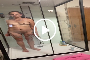SpicyJenny: Private Duschmomente ganz nah