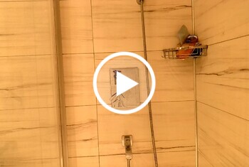 Ich mach es mir geil unter der Dusche, bis ich komme