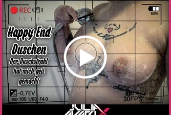JuliaAvarix: Happy End Duschen! Der Duschstrahl hat mich geil gemacht!