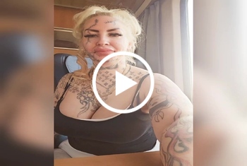 Im Zug während fremder geeschlafen hat Blank gezogen und A***h rausgestreckt