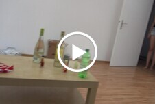 Leonie 18 beim Pornocasting entjungfert Teil 1