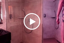 23. Adventskalender 2025 Weihnachtsfrau mit Dildo in Dusche