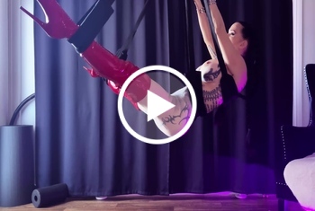 Sexschaukel und Silikontitten sie braucht es har