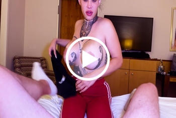 MissAlessaMilano: Tattoo-Babe Alessa bläst mich direkt vom Bett