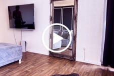 Sie benutzt ihre Lippen wie ein Profi, tief, hart, sexy