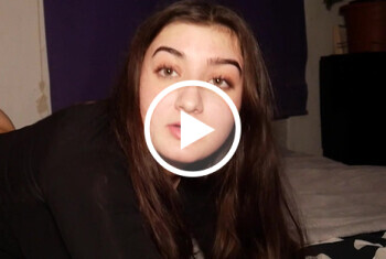 Dreistes T**n setzt sich ungefragt auf mein Gesicht und will meinen S*****z bis zum kommen!