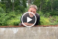 Beim Outdoor pissen erwischt und wie es sich gehört erzogen