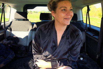 Ich sollte mich nur umziehen, habe mich aber noch schnell zum Orgasmus masturbiert!