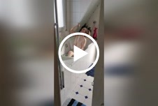 Oster Bad Deluxe  Vom Spanner in der Wanne überrascht