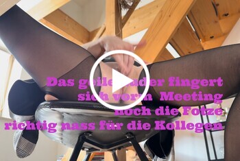 MiaHase: Geiles Luder fingert sich vorm Meeting noch die Fotze nass