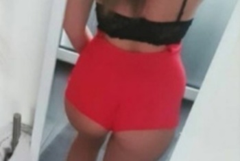 69, Dirtytalk, Sexspielzeuge, Gegenstände einführen, Tittenfick, Massenbesamung / Bukkake, Deepthroating (Hardcore Blasen), Face-Sitting, Eier lecken, Creampie, Große Schwänze, Große Brüste, Lesbische Spiele, Dreier , Gruppensex , Sex-Parties, Nylon-Strapserotik, High-Heels, Natursekt aktiv, Bondage, Fisting