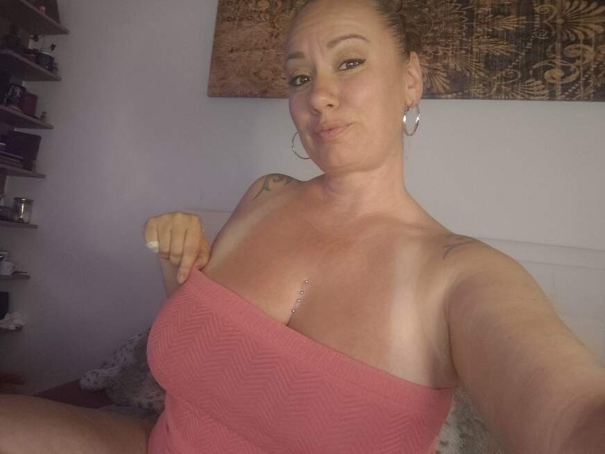 OMG HOFFENTLICH WERDE ICH NICHT ERWISCHT... TOY-SPAß IM SOLARIUM - Erotik Amateur