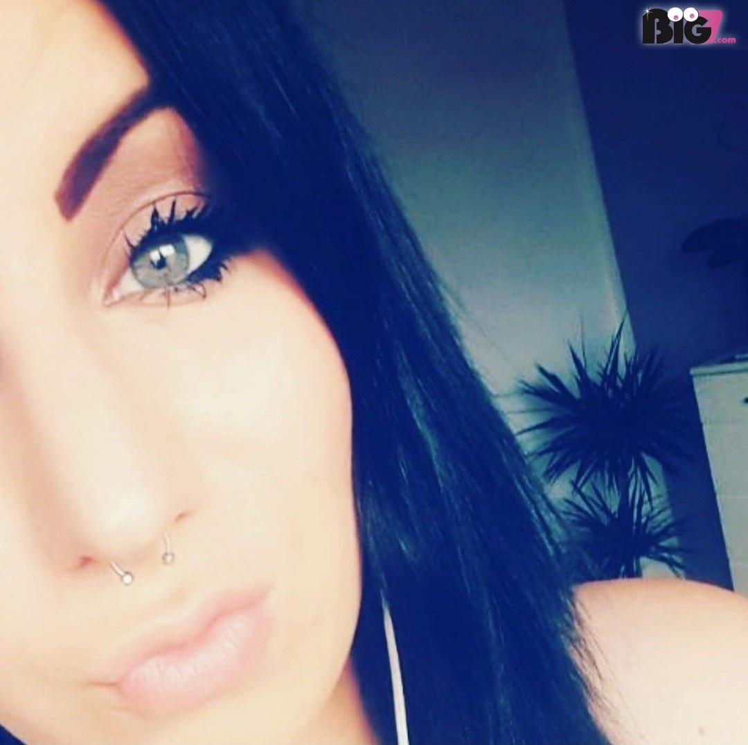  Ich bin eine sehr leidenschaftliche Frau mit viel Fantasie und auf der Suche nach Vergnügen. Lass uns gemeinsam Spaß haben und entführe mich in deiner Welt. 