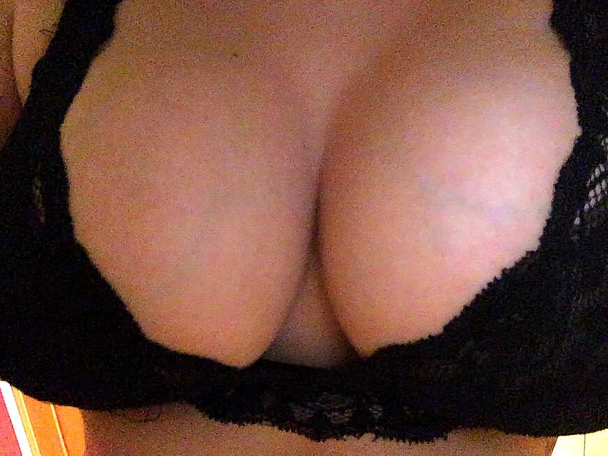 Dildo bringt meine P***y zum schmatzen - Erotik Amateur