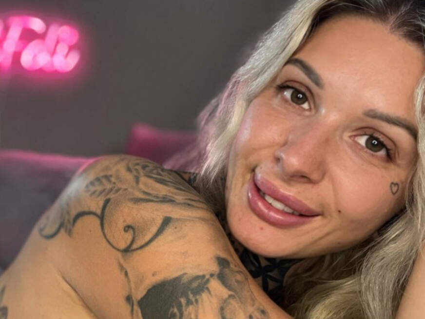 Massagestab und S****t trotz Besuch - Erotik Amateur