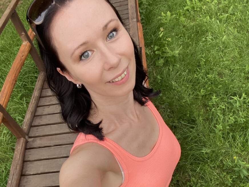 Überaschungsgast im Apartment g******n und g*****t! - Erotik Amateur