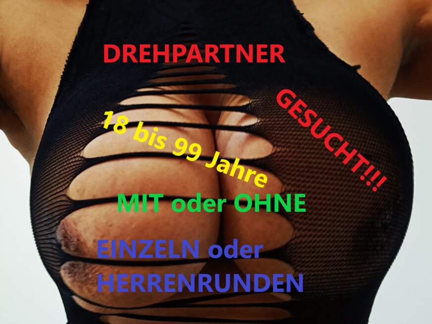 NACKTE HAUSARBEIT! Treppen händisch wischen und von hinten zwischen meine Beine schauen - Erotik Amateur