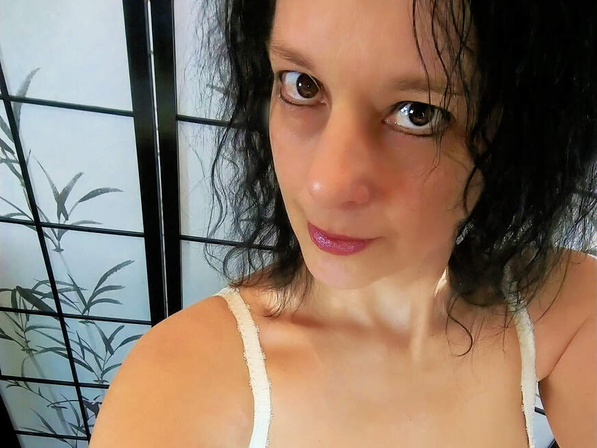 Putzfrau wieder auf Abwegen - Erotik Amateur