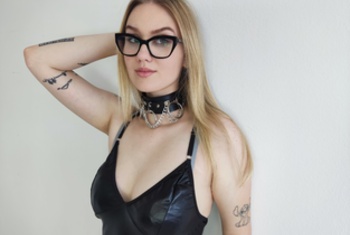 LiliaSugar, 19 Jahre, Pornodarstellerin, aus Tschechien