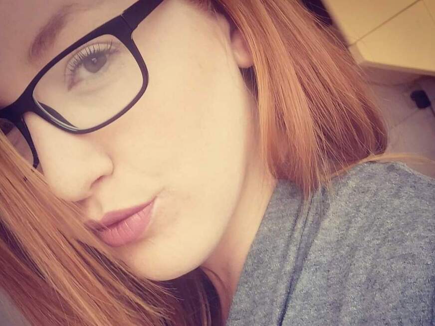 Hilfst du mir, meine Füße einzucremen und einzuölen? - Erotik Amateur