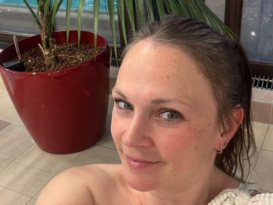 Schneller Hotel f**k nach dem Sport auf den Sofa und Bett im Hotel bis ich komme - Erotik Amateur