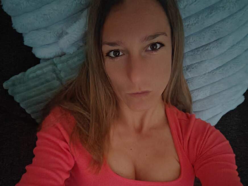 Ein kleiner Strip für dich - Erotik Amateur