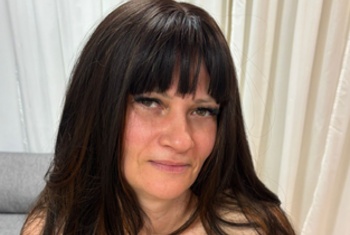 LaraBoo  Hallo, ich bin Lara, 42 Jahre alt.Ich bin hier, weil ich gerne neue Leute kennenlerne und eine schöne Zeit verbringe. Ich suche jemanden mit Humor, der den Moment genießt.🩷Ich schätze Ruhe und Frieden im Alltag, aber manchmal braucht jeder etwas Entspannung, ein nettes Gespräch und positive Energie. Wenn du auch angenehme Gesellschaft, eine entspannte Atmosphäre und Spaß suchst, können wir uns kennenlernen.️Lass uns die Sache nicht verkomplizieren, lass uns einfach sehen, ob wir gut miteinander auskommen