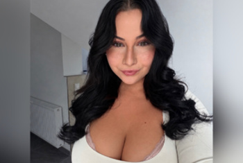 aboutcelicia  - selbstbewusst, direkt und verdammt neugierig :P - gern dominant - ich weiß einfach ziemlich genau, was ich will! - ein bisschen frech und verspielt, dein persönliches kleines Chaos wenn du so willst Langweilig wird es mit mir eher selten. Die Frage ist nur: Schaffst du es, meine Aufmerksamkeit zu behalten? Versuch es gern mal ..
