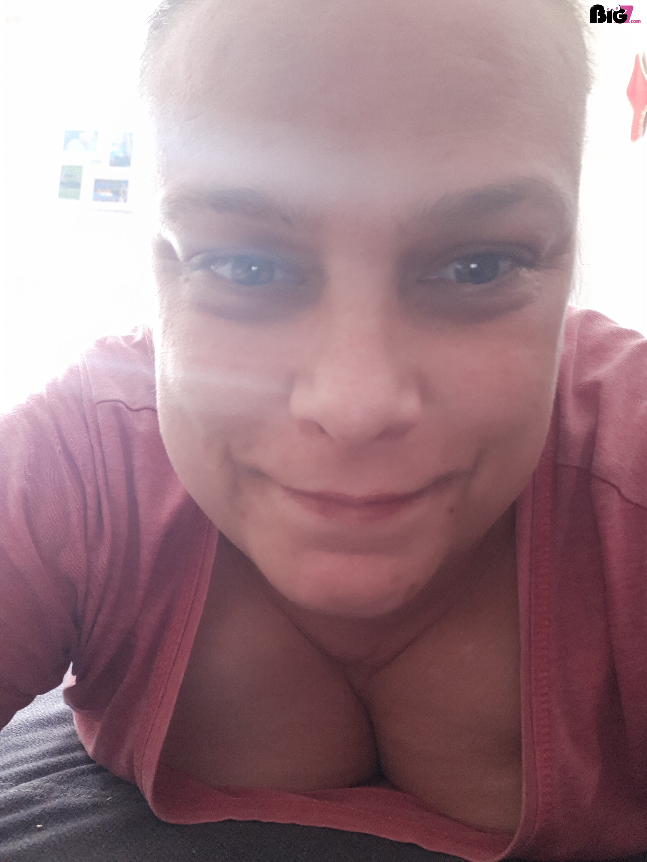  Hallo ihr Lieben! <br> Ich bin ein ziemlich verschmuster Mensch doch leider bin ich einsam! <br> Wer mag es Sanft und schön?<br> Vielleicht können wir das gemeinsam ändern! Ich freue mich auf dich! <br> 