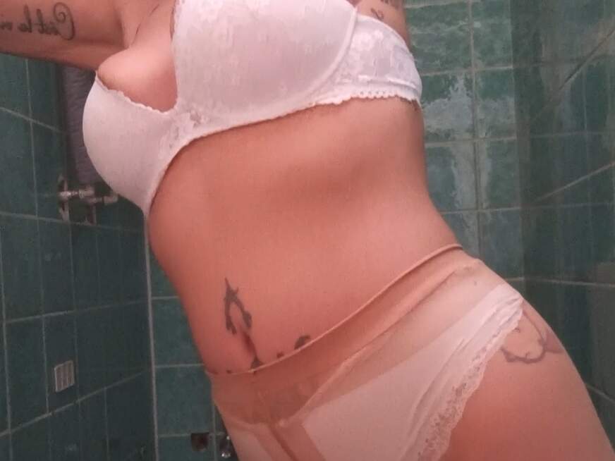 Schön unter der Palme im Urlaub einen s*****z g******n - Erotik Amateur