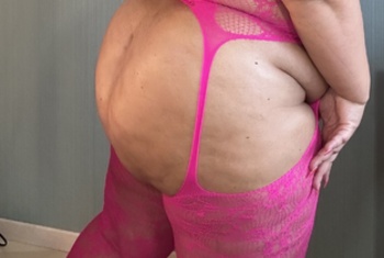 queenpeachi, 34 Jahre, Pornodarstellerin, aus Alland