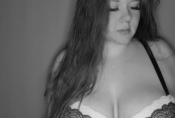 Linamarie, 24 Jahre, Pornodarstellerin, aus Böhlen