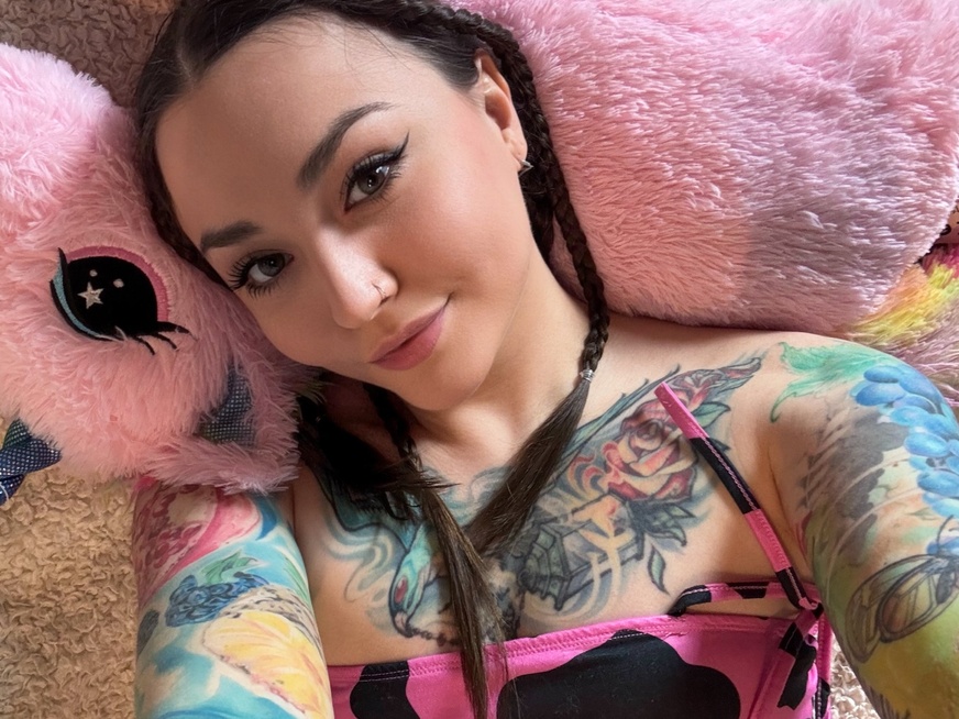 PinkHurricane ᐅ 29 Jährige Pornodarstellerin aus Wien