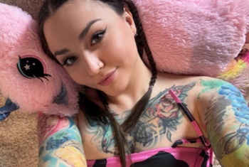 PinkHurricane, 29 Jahre, Pornodarstellerin, aus Wien
