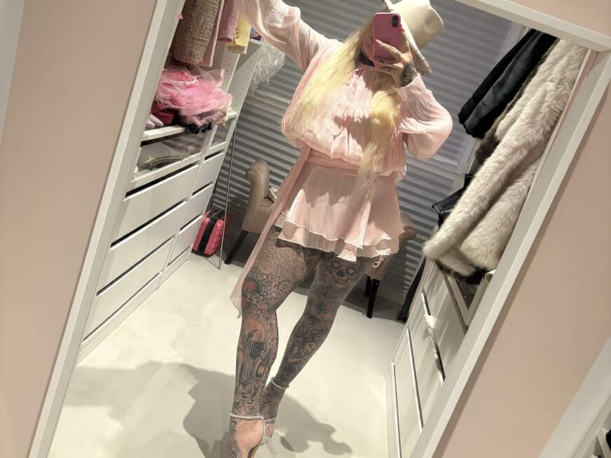 Jeans Shorts w****n! S****z auf meinen prallen A***h! - Erotik Amateur