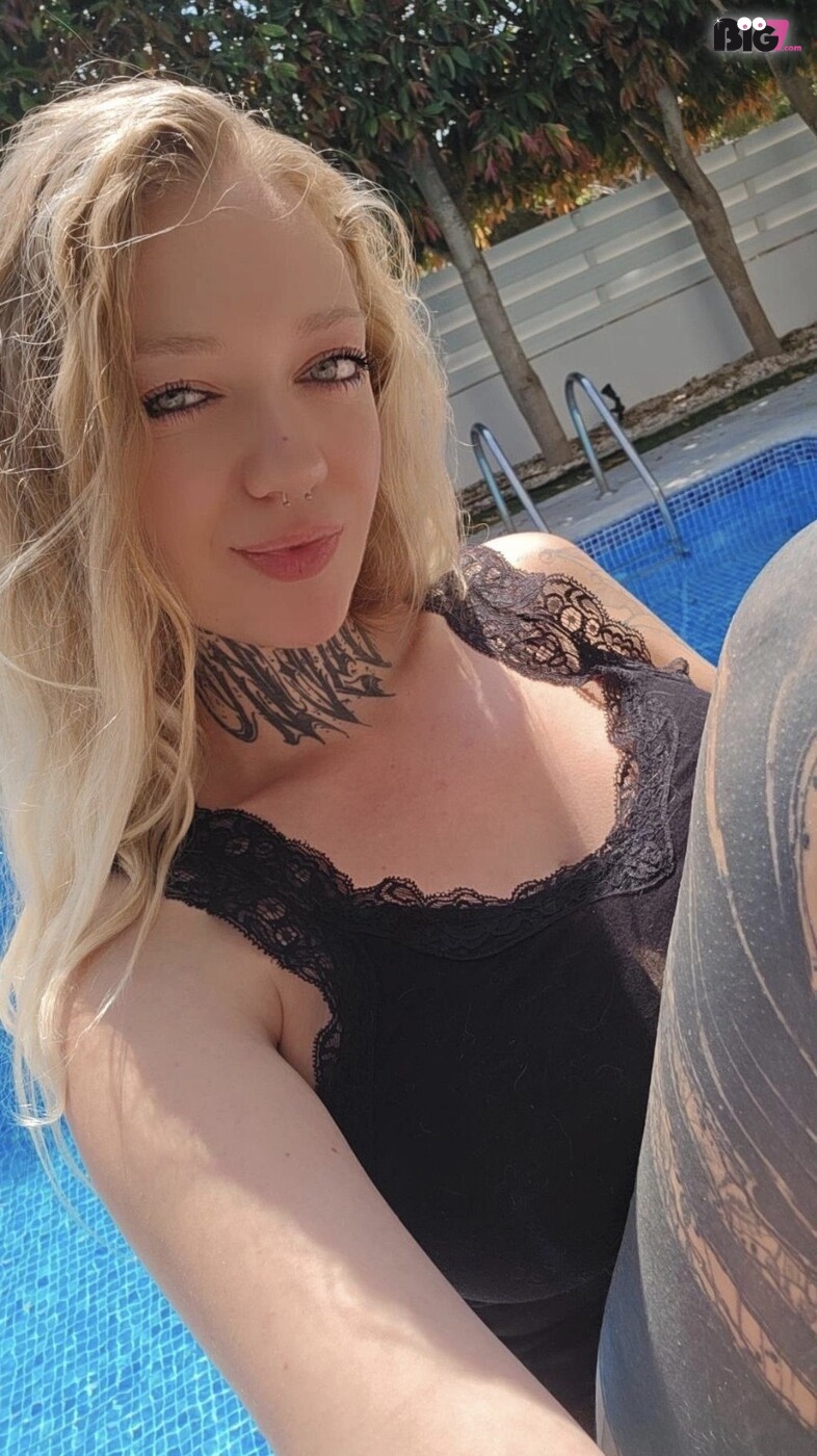 69, Girlfriendsex, Dirtytalk, Zeigen in der Öffentlichkeit, Sexspielzeuge, Tittenfick, Deepthroating (Hardcore Blasen), Gesichtsbesamung, Face-Sitting, Eier lecken, Creampie, Große Schwänze, Große Brüste, Lesbische Spiele, Swingen, Rollenspiele, Dreier , Sex-Parties, Nylon-Strapserotik, High-Heels, Fuß-Fetisch, Lack,Leder, Latex, Doktor-Spiele, Natursekt aktiv, Maskenspiele, Wachs-Spiele, Devote Rollen, Dominante Rollen, Bondage, Rohrstockerziehungen, CBT (Schwanz- und Hodenzüchtigung), Rasur, Schulerziehung, Versklavung aktiv 