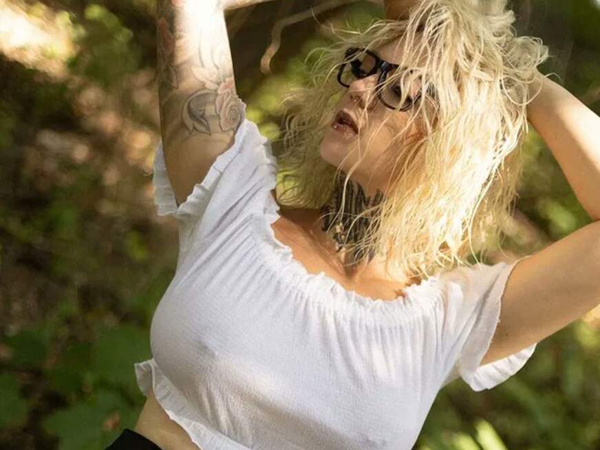 Ich s*u jeden Rastplatz ein! Beim F*****n g*****t und gekommen! - Erotik Amateur