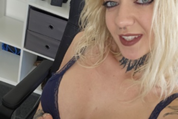 ValeryVenom, 29 Jahre, Pornodarstellerin