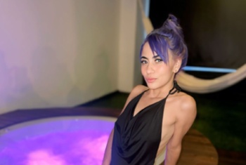 Yuri-Hot, 30 Jahre, Pornodarstellerin