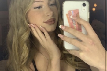 77julia, 22 Jahre, Pornodarstellerin, aus bonn