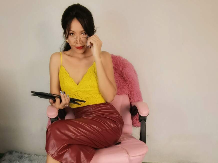 Nahaufnahme wie ich meine P***y mit dem Dildo f***e - Erotik Amateur
