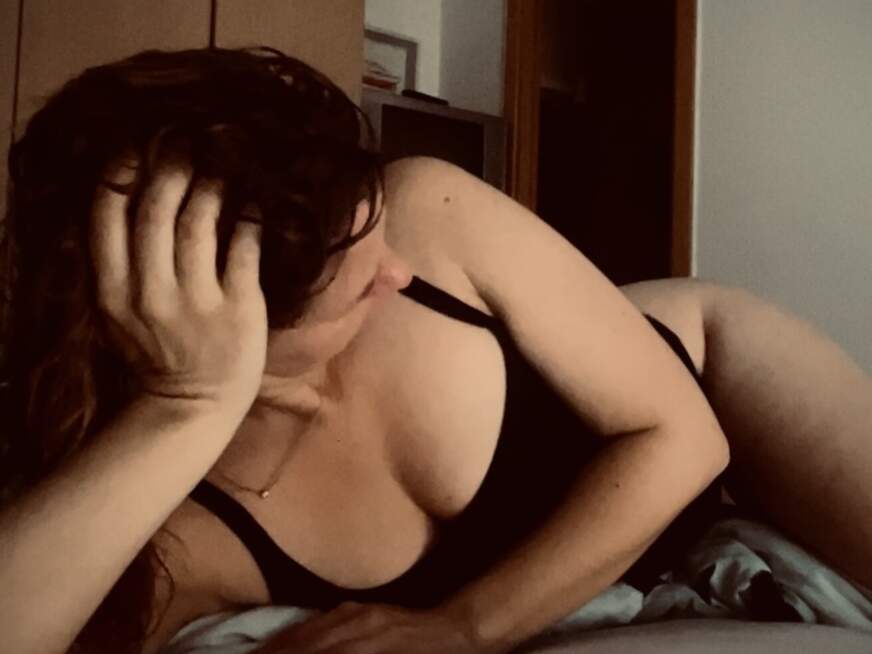Das L**h in meiner Hose wird größer und ich geiler - Erotik Amateur