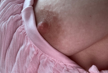 xxselinaxx  Über mich Ich bin 23, j**g, wild und absolut hemmungslos. Spontanität ist mein zweiter Vorname – ich bin für alles offen, wirklich alles. Je versauter, desto besser. Ich liebe es, meine Grenzen auszutesten, neue Spielarten zu entdecken und mich komplett fallen zu lassen. Ob dirty Talk, h**te Games oder Dinge, von denen man sonst nur träumt… ich probiere alles aus, was geil macht. Schreib mir, wenn du jemanden suchst, der keine Tabus kennt und einfach nur Lust auf richtig d*****gen Spaß hat. 