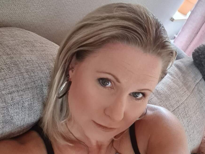 Wildes Hässchen sucht Abenteuer - Erotik Amateur