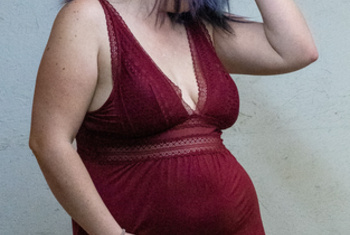 MonaMoos  Hey Babe ️ Ich bin Mona, 33, und ich LIEBE meinen kurvigen Körper – d**ke Brüste, breite Hüften und ein praller Po, der nur auf dich gewartet hat  Hier siehst du mich, wie mich sonst niemand zu sehen bekommt: nackt, n**s, verspielt und immer heiß. Von süßen Teaser-Fotos bis zu richtig h**ten Videos – ich zeig dir ALLES, ohne Fake und ohne Limits. Komm rein und lass uns zusammen spicy werden… ich beiß nur, wenn du’s magst  Deine curvy Traumfrau Mona 