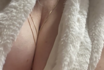 BellaXOnly Hey, ich bin Isabella, aber nenn mich Bella 🫦Schön, dass du hier bist.Ich liebe es, mit Blicken zu spielen, mit Stimmung zu reizen und Momente einzufangen, die man nicht vergisst.Hier findest du freizügige Bilder voller Gefühl, Eleganz und einer Prise Provokation immer mit Stil, immer mit Ausstrahlung.Ich zeige alles was du willst🫦Mach es dir bequem, schau dich umund genieß die Seite von mir, die gesehen werden will. 