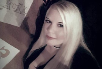 Rowina             Ich bin Rowina und liebe es, deine heimliche Leidenschaft zu sein. Ich bin warmherzig, verspielt und immer ein bisschen provokant . Ich genieße es, deine Fantasie anzuregen. Flirten ist meine liebste Art, mit dir in Kontakt zu treten. Deine Aufmerksamkeit erregt mich mehr, als du denkst . Ich habe Träume und Fantasien, die darauf warten, mit dir entdeckt zu werden. Sie mit mir zu teilen, macht alles noch aufregender. Ich liebe es, eine Atmosphäre zu schaffen, zu der du immer wieder zurückkehren möchtest. Jeder Besuch steigert die Spannung. Lass uns das zu unserem kleinen Geheimnis machen .  Ich freue mich auf dich. Keine scheu beiße auch nicht (nur wenn es möchtest)